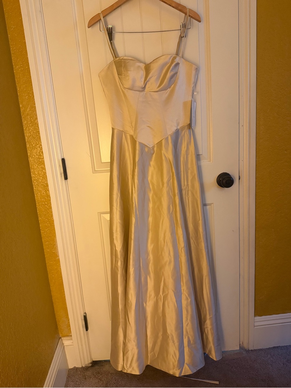Chic Satin Formal Gown in Ivory